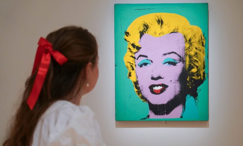 Cientos de obras de Andy Warhol expuestas en un supermercado de Finistère Cientos de obras de Andy Warhol expuestas en un supermercado de Finistère